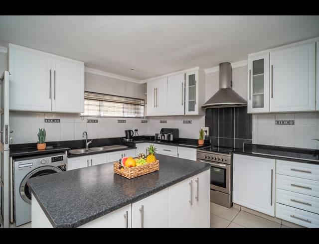 4 BEDROOM HOUSE FOR SALE IN RESERVOIR HILLS